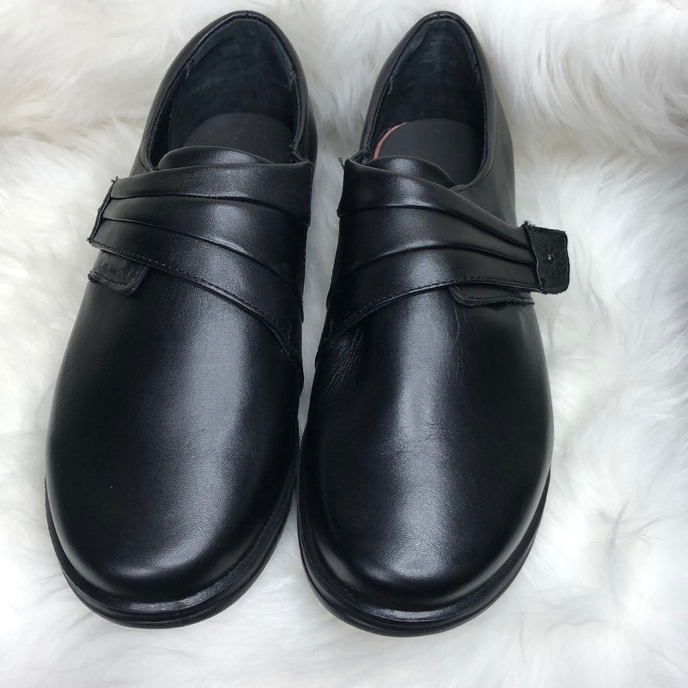 Apex Slip Resistent Loafers Sz 8 in EUC